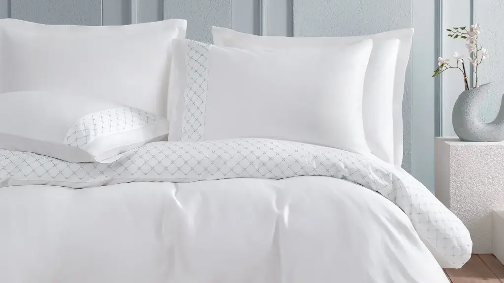 SET LENJERIE PAT - HAYLEY CREPE EMBROIDERED, DIMENSIUNE QUEEN - ALB